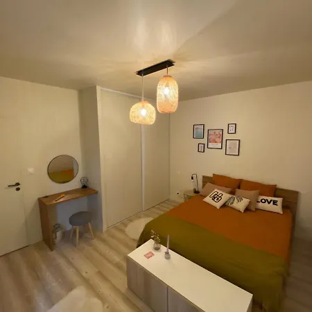 Et Piscine Privatives Avec Magnifique Parc Villa